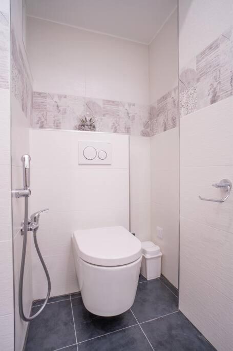 Sukromny Staromestsky Apartman V Uzasnej Lokalite/Cozy Old-Town Apartment In A Great Neighborhood Pressburg Exterior foto