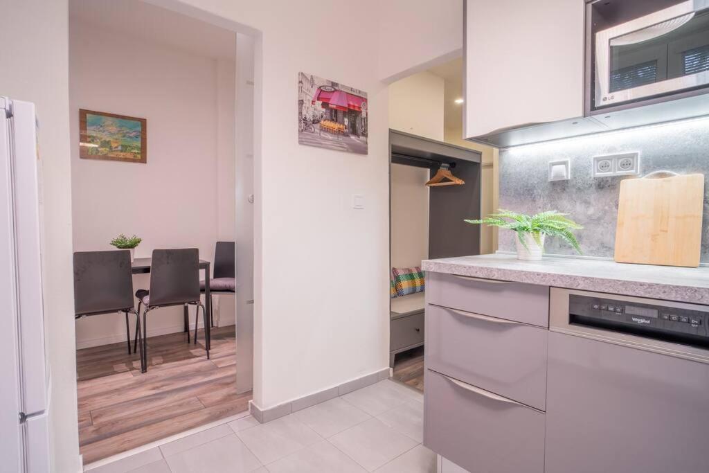Sukromny Staromestsky Apartman V Uzasnej Lokalite/Cozy Old-Town Apartment In A Great Neighborhood Pressburg Exterior foto