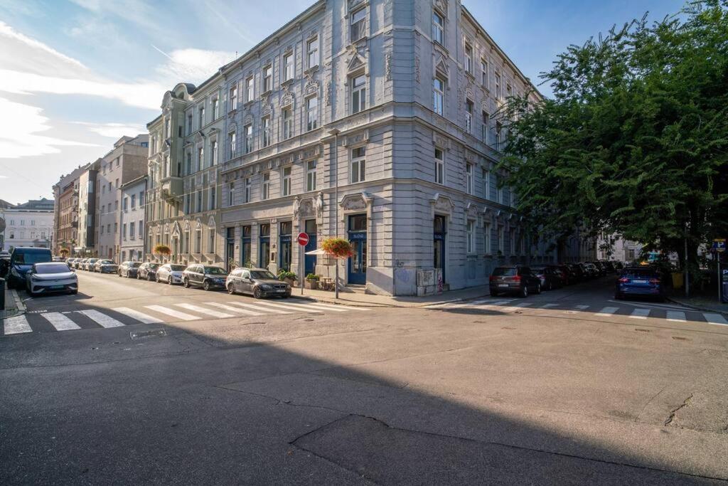 Sukromny Staromestsky Apartman V Uzasnej Lokalite/Cozy Old-Town Apartment In A Great Neighborhood Pressburg Exterior foto